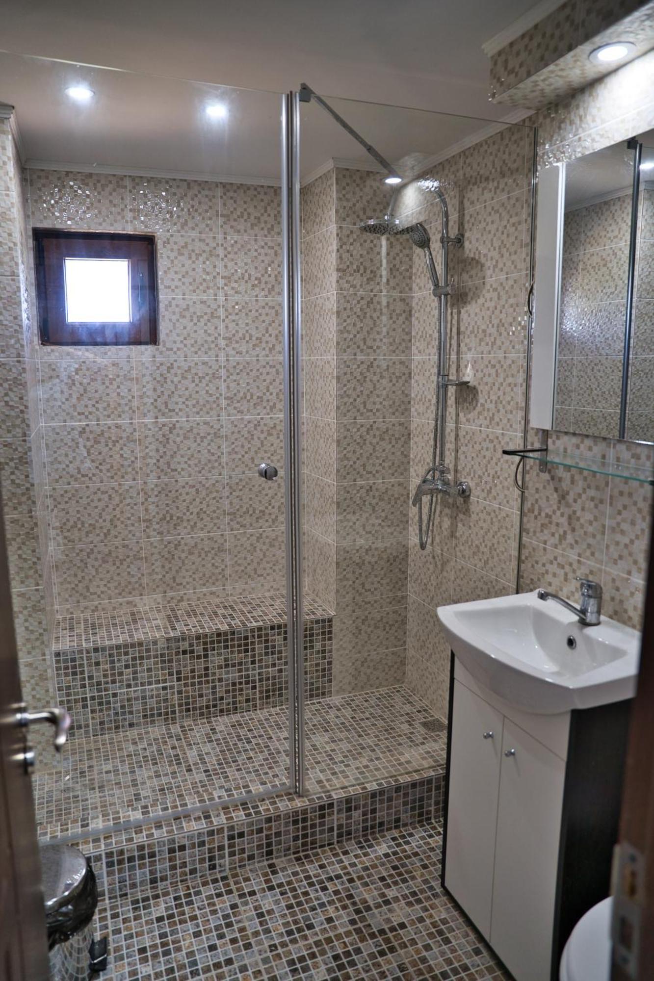 Perla Argesului, Ciubar, Piscina, Lift, Gratar, Cabana, Pensiuni, Hotel Cazare Transfagarasan Curtea De Arges Albestii de Arges Oda fotoğraf